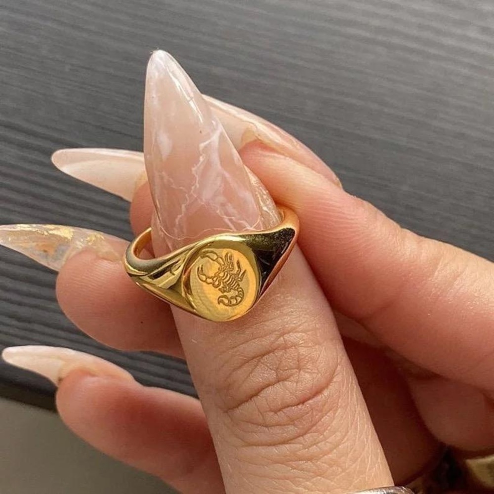 18K Vintage Zodiac Ring